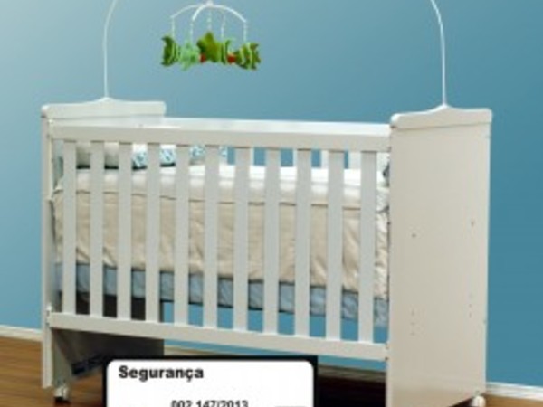 Berço com grade para mini cama